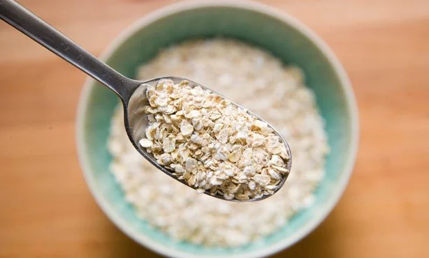 Gesichtsmaske mit Haferflocken