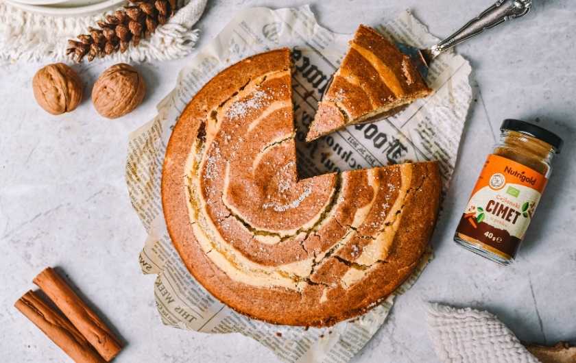 Cimet rolica kolač odlična je način da razveselite prijatelje i obitelj. 
