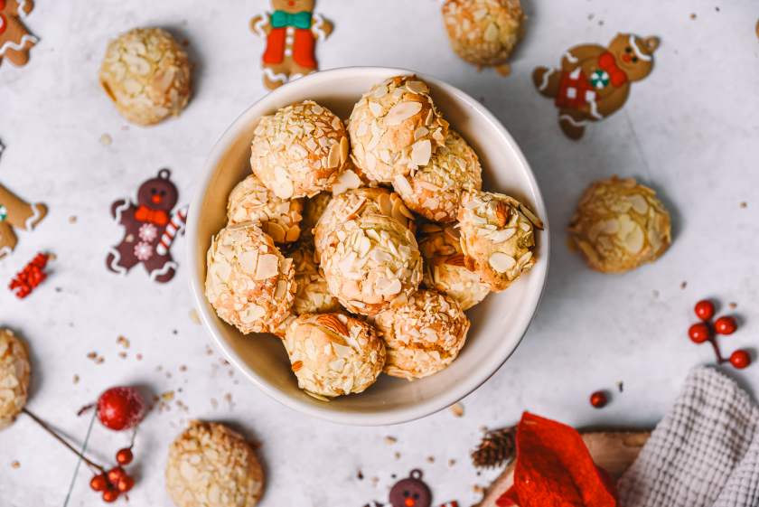 Badem keksi punjeni marcipanom