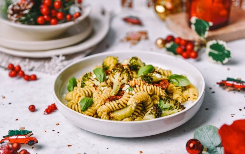 Tjestenina s pečenom brokulom i pestom od konoplje