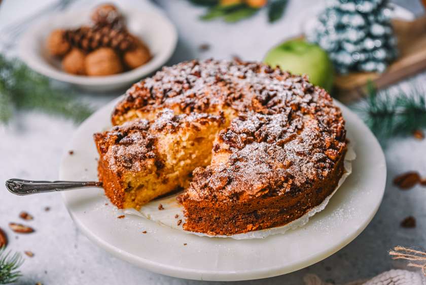 Kolač od jabuka i kiselog vrhnja