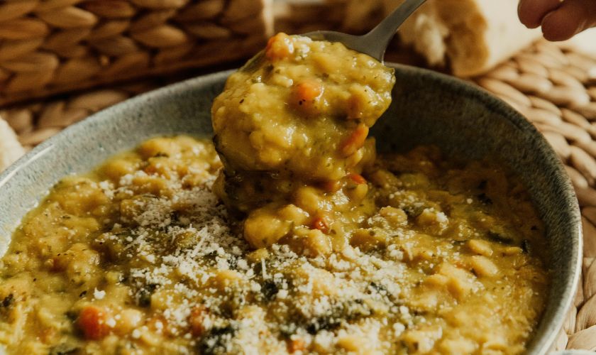 Juha od leće jednostavan je i hranjiv obrok.