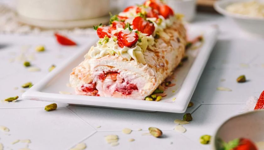 Recept za pavlovu roladu s jagodama. 