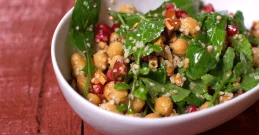 Couscous-Salat mit Kichererbsen – Knusprig, frisch & voller Geschmack!