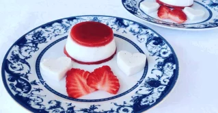 Vegane Panna Cotta mit Erdbeeren – ein fruchtiger Genuss! Panna Cotta mit Erdbeeren