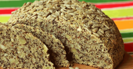 Vollkornbrot ohne Hefe geschnitten