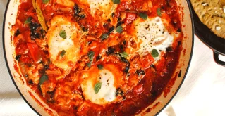 Nur vier Zutaten und ein Ofen: Cremige Pasta ganz einfach zubereitet!