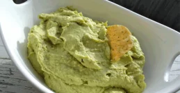 Hummus mit Avocado