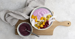 Açaí-Bowl mit Früchten