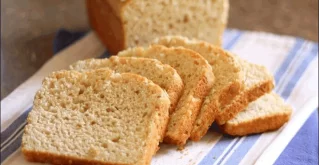 Glutenfreies Brot in Scheiben geschnitten