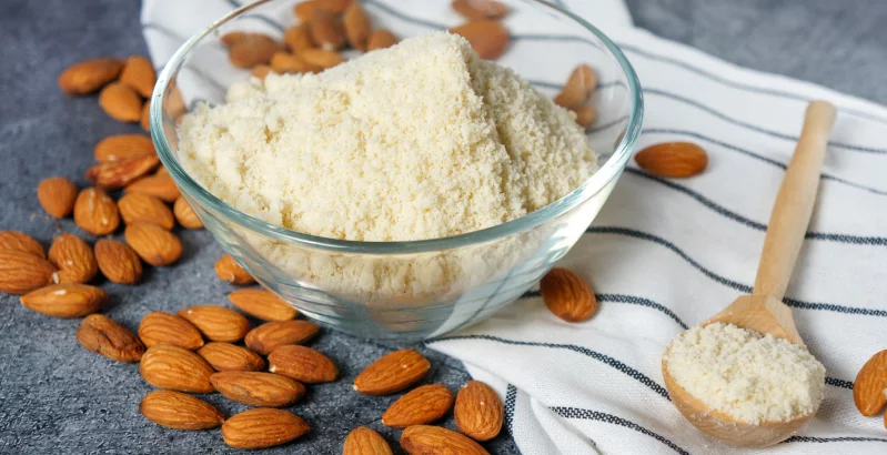 Mandelmehl in einer Schüssel