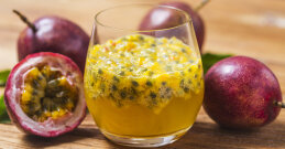 Maracuja Saft im Glas
