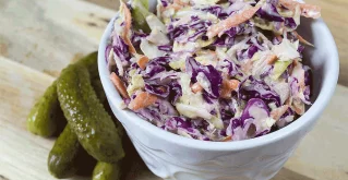 Coleslaw in einer Schüssel