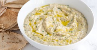 Baba Ganoush Aufstrich in einer Schüssel