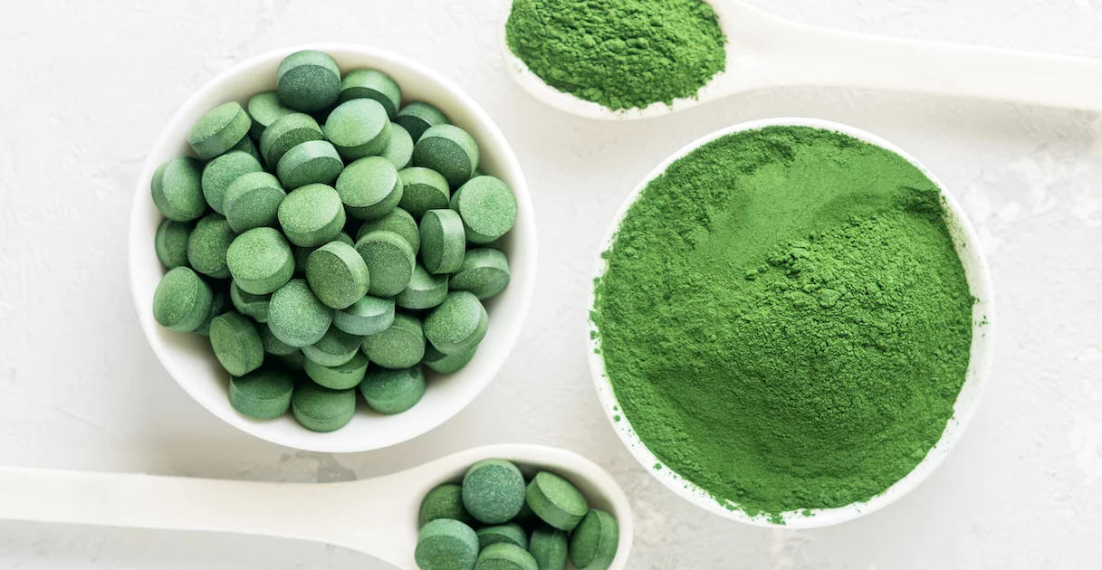 Chlorella in Pulver- und Tablettenform