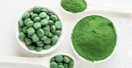Chlorella in Pulver- und Tablettenform