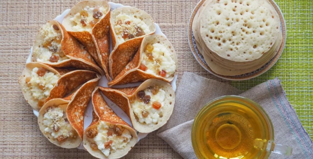 Grießpfannkuchen auf dem Tisch