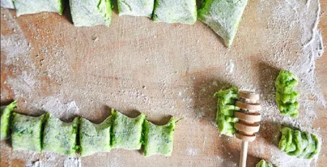 Zubereitung von Gnocchi in der Grünen Farbe