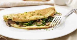Omelett mit Spinat, Mozzarella und Pilzen – einfach gut!