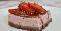 Cremiger Erdbeerkuchen aus dem Mixer – einfach & unwiderstehlich!