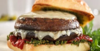 Saftige Burger aus nur vier Zutaten – einfach, schnell & lecker Saftige Burger