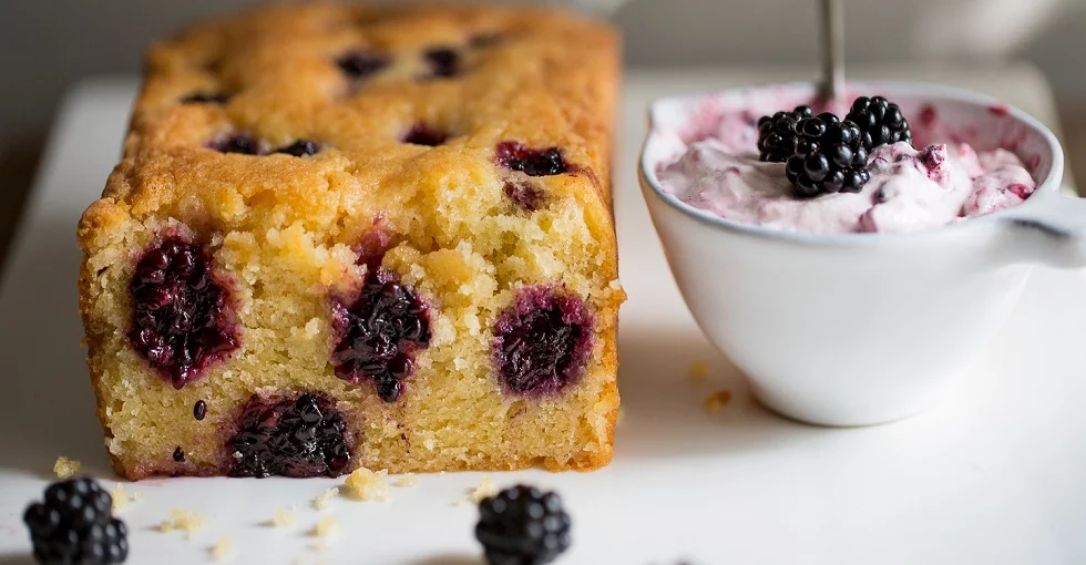 Sommerkuchen mit Brombeeren – fruchtig & leicht! Kuchen mit Brombeeren