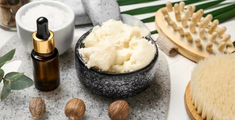 Karité (Shea) Butter in einer kleinen Schüssel