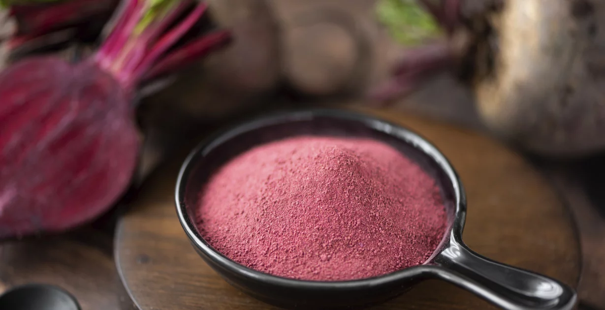 Rote Bete Pulver im Löffel