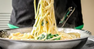Spaghetti in cremiger Spinatsauce