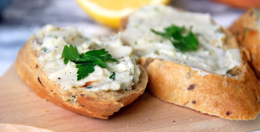 Hummus aus weißen Linsen