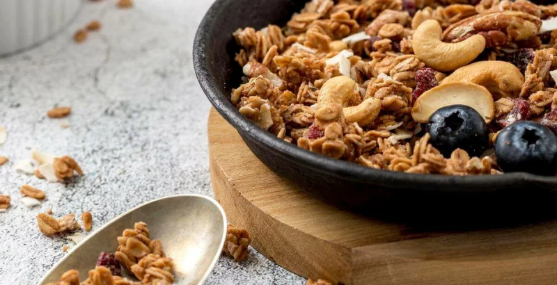 Granola zum Frühstück – knuspriger Genuss für jeden Morgen!