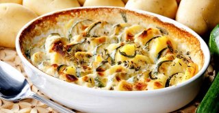 Zucchini und Kartoffeln aus dem Ofen