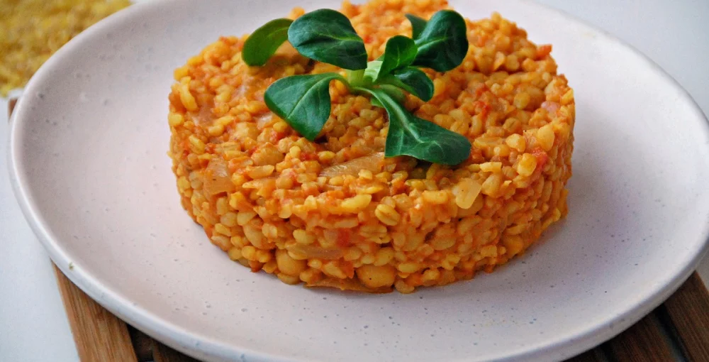 Cremiger Bulgur mit Kichererbsen – leicht & sättigend