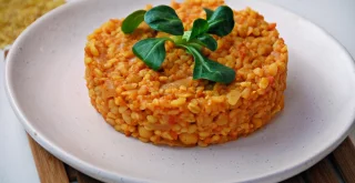 Cremiger Bulgur mit Kichererbsen – leicht & sättigend