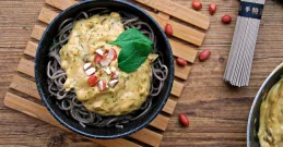 Kokos-Erdnuss Sauce für Pasta – Cremiges Rezept voller Aroma!