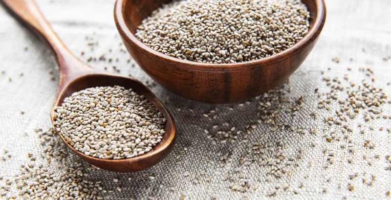 Chiasamen in einer Holzschüssel