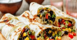 Mit Gemüse gefüllte Tortillas