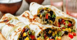 Mit Gemüse gefüllte Tortillas