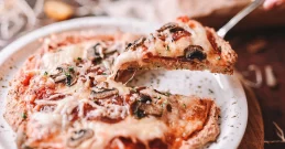 Keto Pizza aus dem Backofen