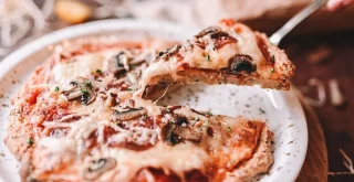 Keto Pizza aus dem Backofen