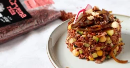 Roter Reis mit Kichererbsen & karamellisierten Zwiebeln