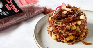 Roter Reis mit Kichererbsen & karamellisierten Zwiebeln