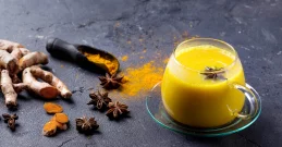 Eiskalter Goldener Kaffee: Sommerdrink mit Charakter!