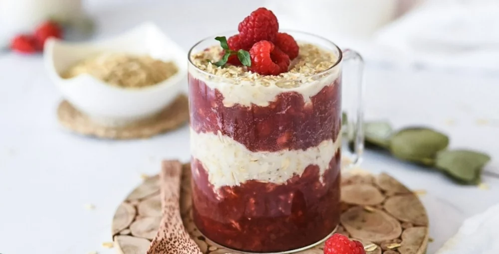 Haferbrei mit Himbeeren & Erdbeeren