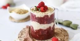 Haferbrei mit Himbeeren & Erdbeeren