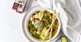 Cremiges Curry-Tofu mit Noodles – Asiatischer Genuss in 20 Minuten