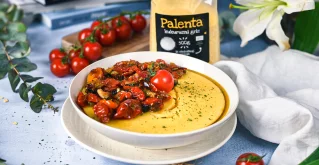 Leichter geht’s nicht: Polenta mit Tomaten und Frühlingszwiebeln Leichter geht’s nicht: Polenta mit Tomaten und Frühlingszwiebeln