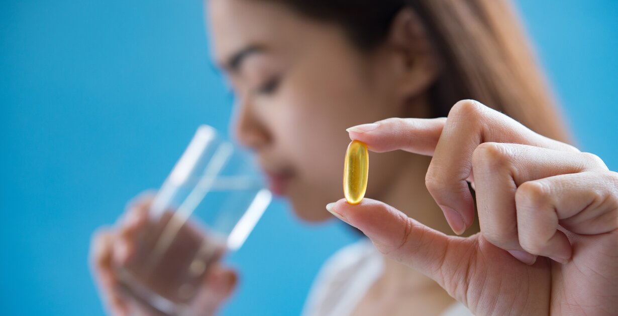 Eine Kapsel von Omega-3 Fettsäuren