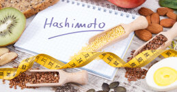 Hashimoto in ein Notizbuch geschrieben
