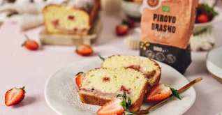 Saftiger Erdbeerkuchen mit Quark